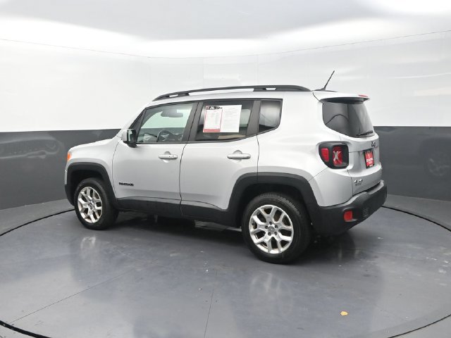 Used 2017 Jeep Renegade Latitude w/ Cold Weather Group AWD/4WD image 6