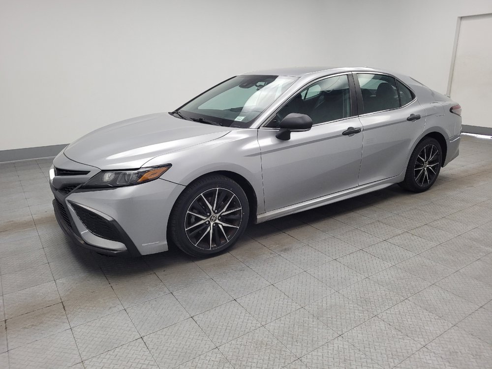 Used 2022 Toyota Camry SE FWD image 2