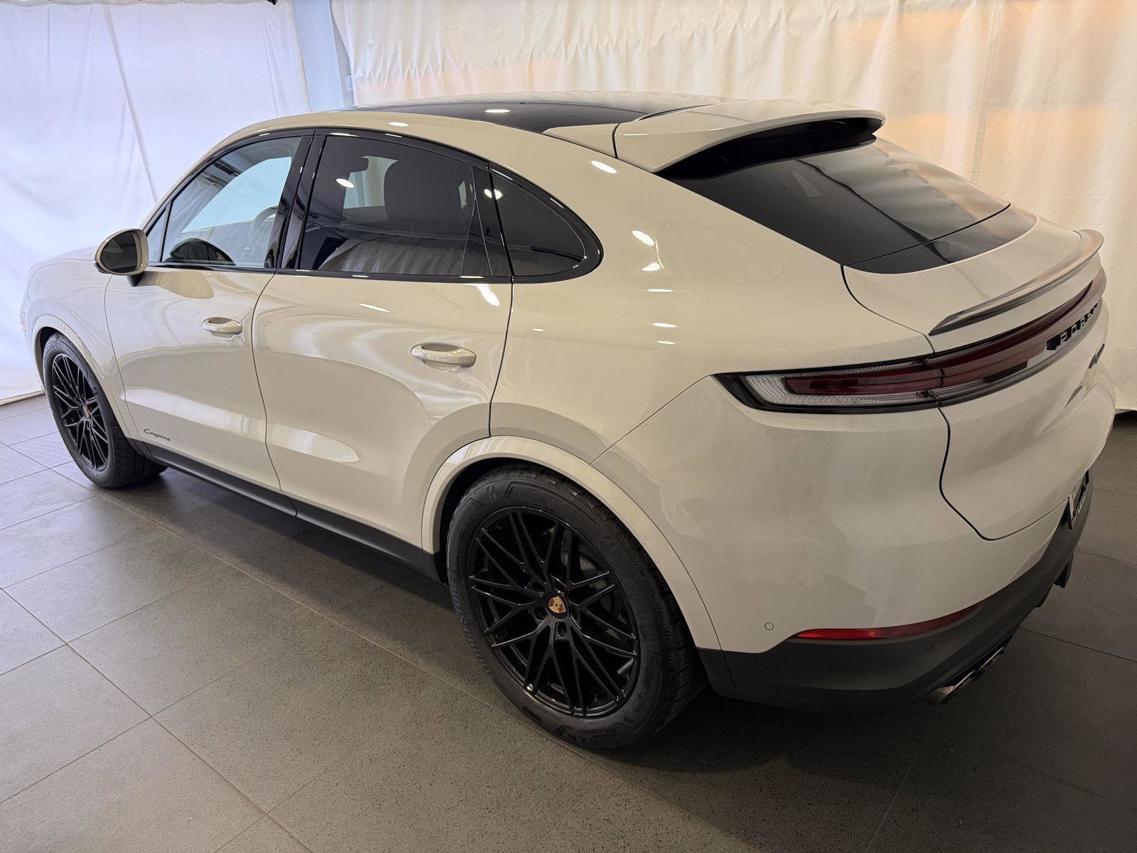 Certified 2025 Porsche Cayenne Coupe image 3