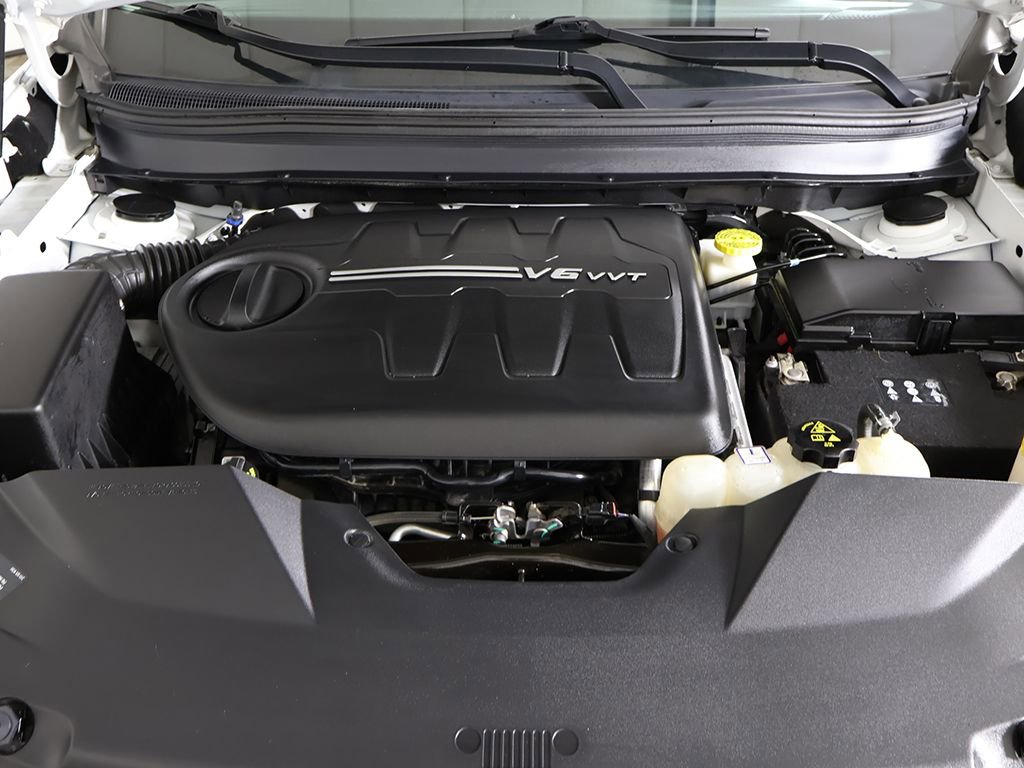 Used 2019 Jeep Cherokee Latitude Plus w/ Comfort/Convenience Group image 21