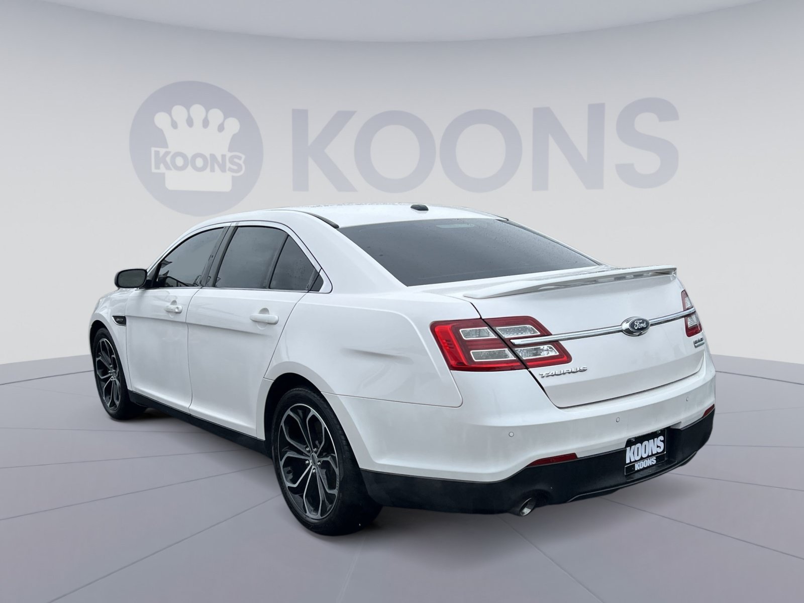 Used 2018 Ford Taurus SHO AWD/4WD image 14