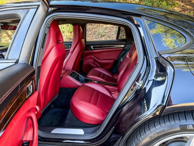 Used 2018 Porsche Panamera 4 image 9