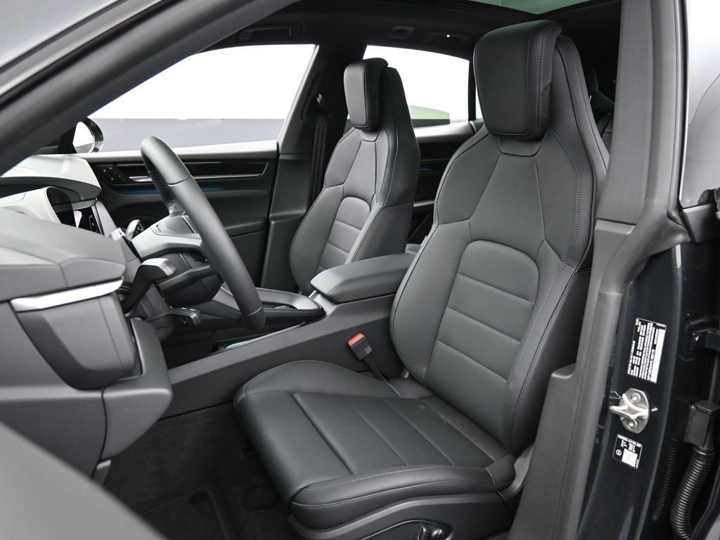 New 2026 Porsche Macan 4S Electric AWD/4WD image 5