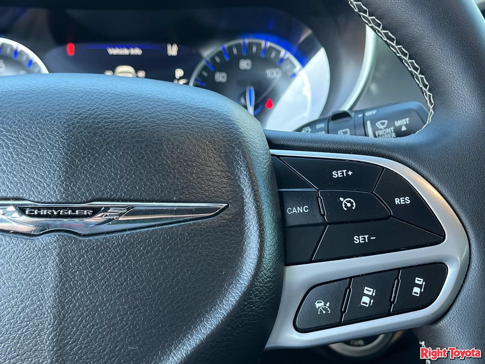 Used 2025 Chrysler Pacifica Select FWD image 23