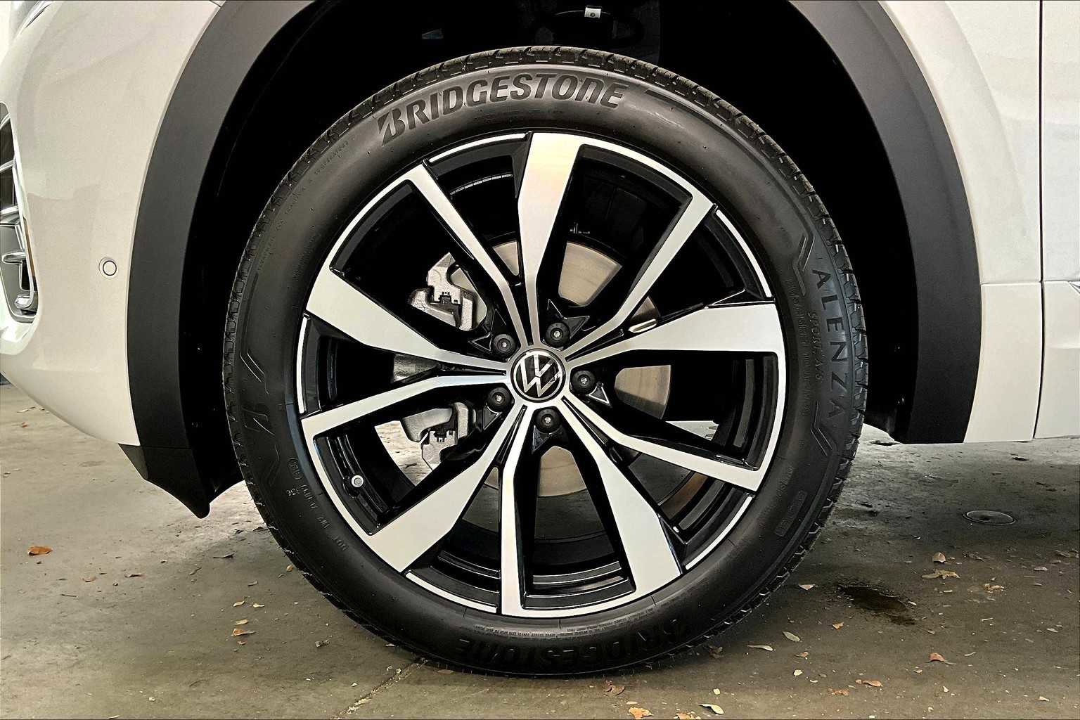 New 2026 Volkswagen Atlas SEL Premium R-Line image 14