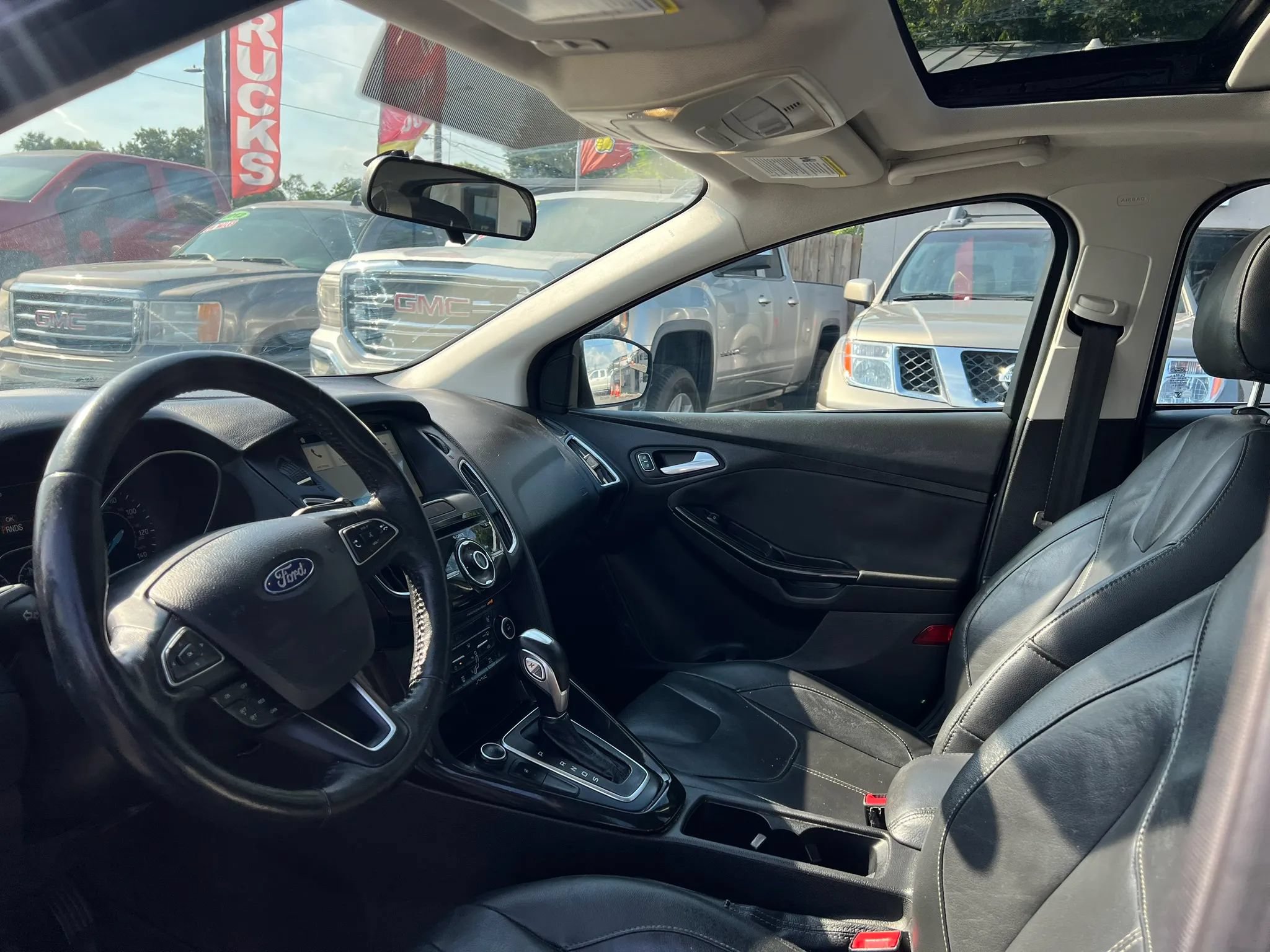 Used 2017 Ford Focus Titanium FWD image 8