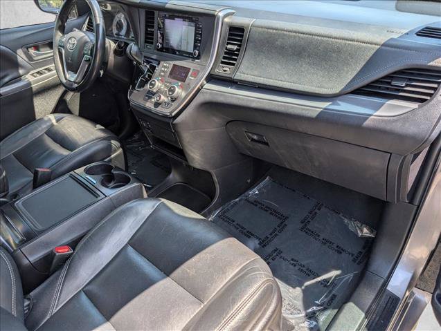 Used 2019 Toyota Sienna SE w/ SE Preferred Package FWD image 22