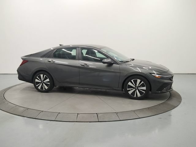 Used 2024 Hyundai Elantra SEL FWD image 9