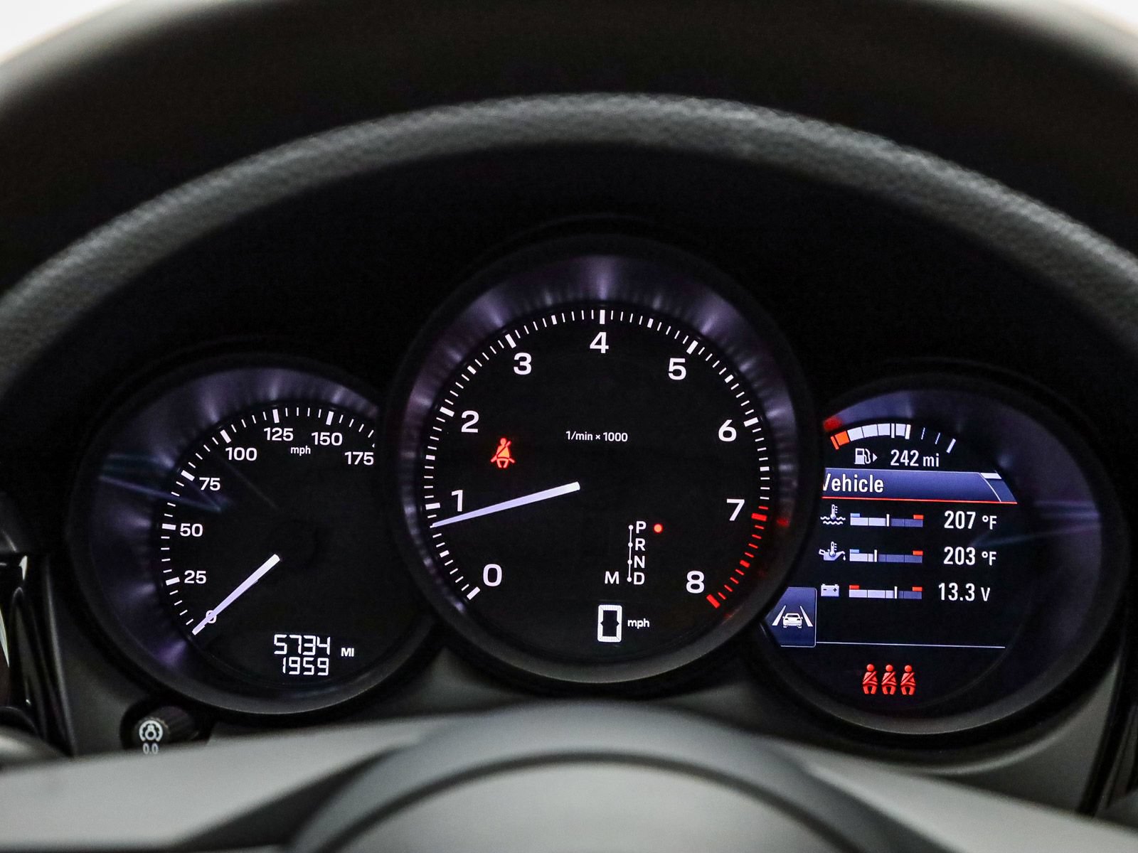 Certified 2025 Porsche Macan AWD/4WD image 29