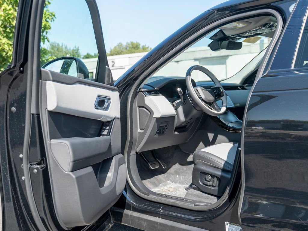 New 2025 Land Rover Range Rover Velar Dynamic SE image 10