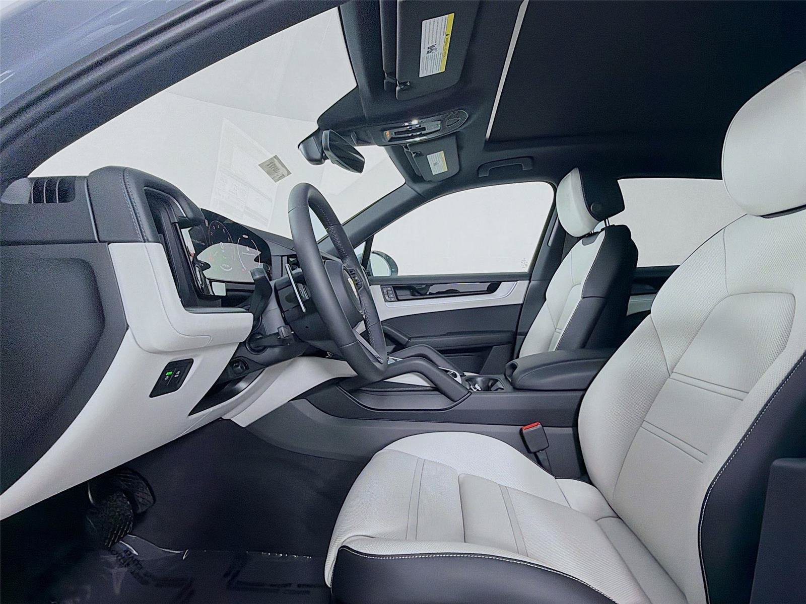New 2026 Porsche Cayenne Coupe AWD/4WD image 5