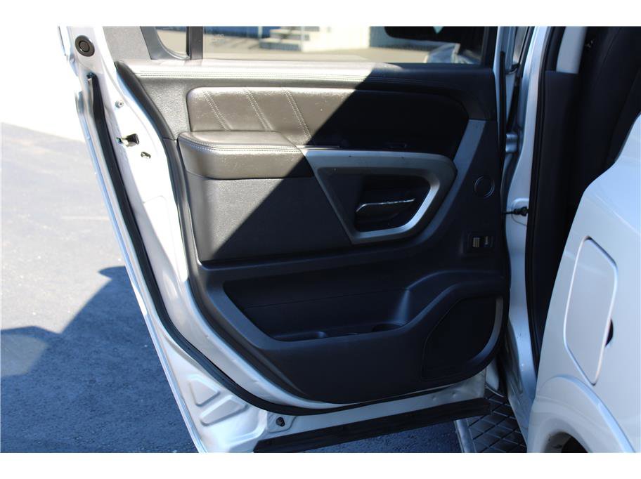 Used 2015 Nissan Armada SV image 12