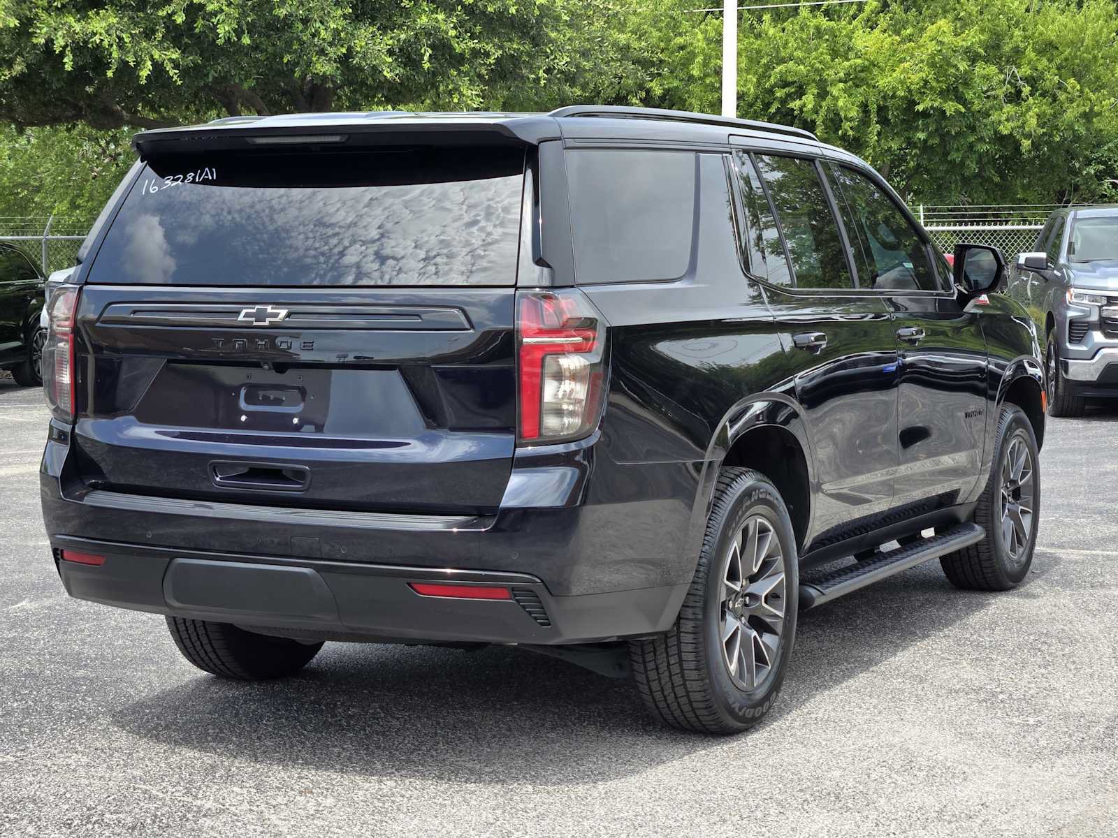 Certified 2023 Chevrolet Tahoe Z71 w/ Luxury Package AWD/4WD image 7