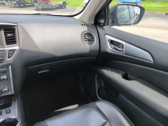 Used 2020 Nissan Pathfinder SL w/ Cargo Package FWD image 18