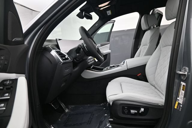 New 2026 BMW X5 xDrive50e w/ M Sport Package AWD/4WD image 17