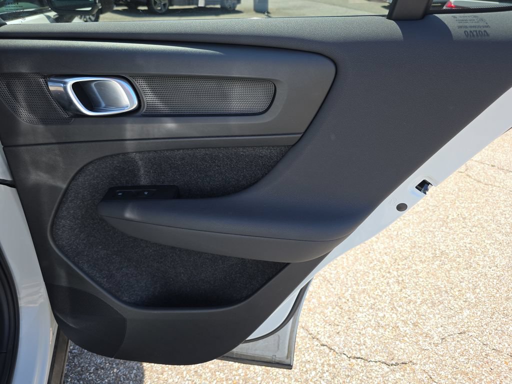 Used 2023 Volvo C40 P8 Recharge Ultimate AWD/4WD image 14