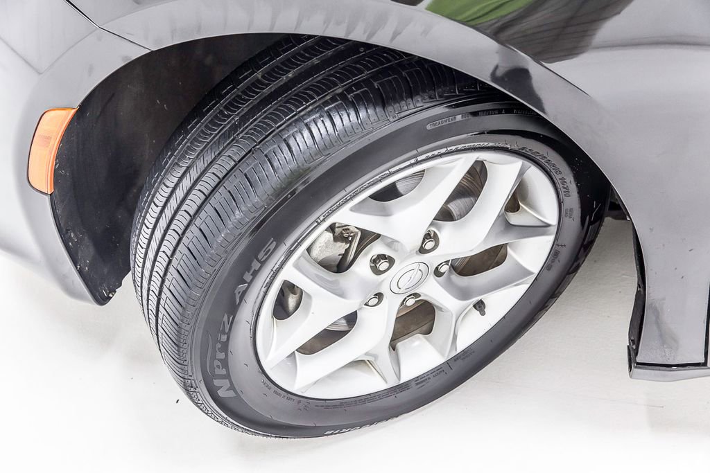 Used 2019 Chrysler Pacifica Touring-L Plus image 11