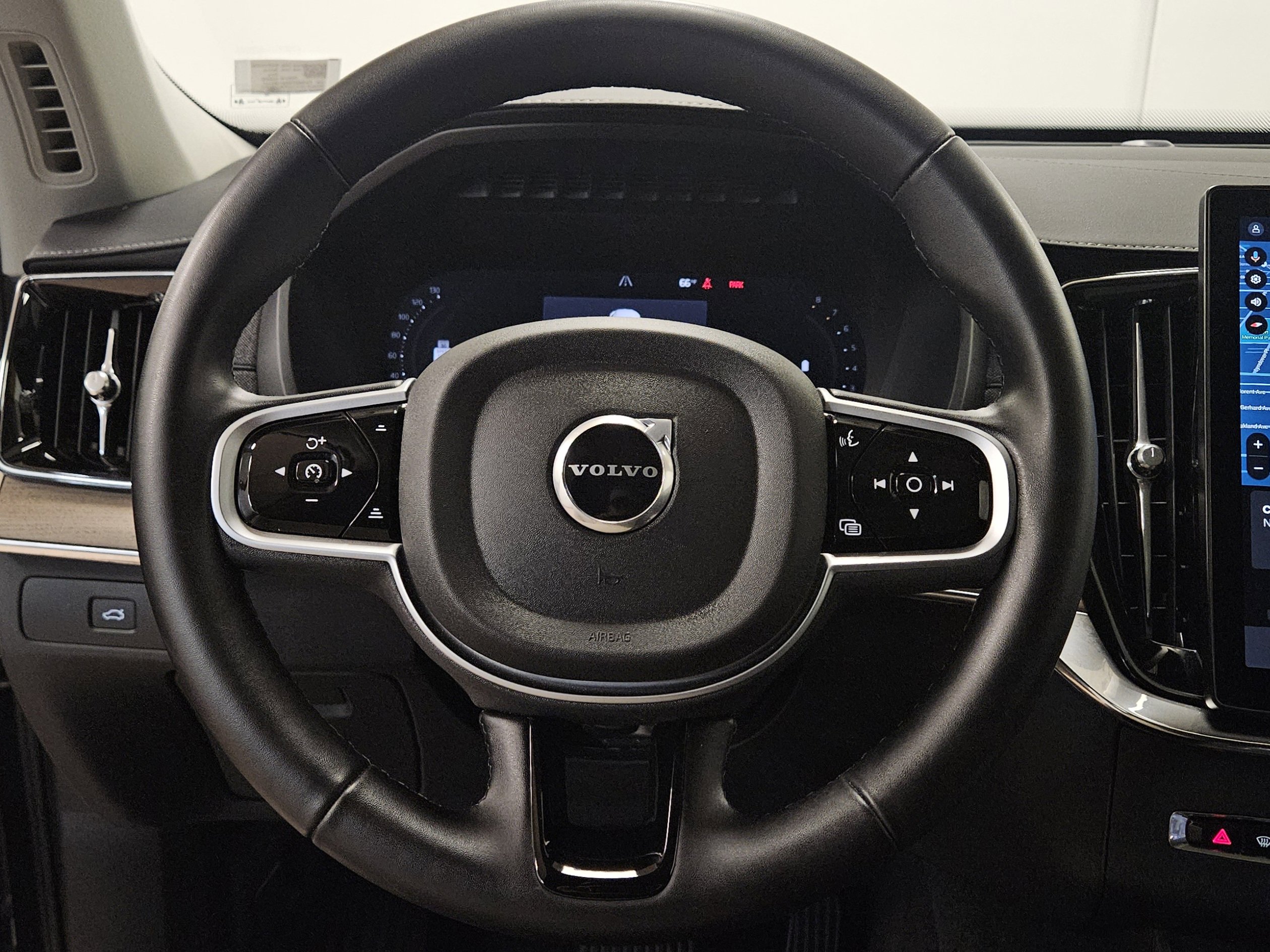 Used 2025 Volvo XC90 B6 Plus image 42