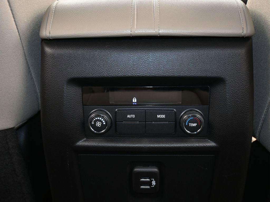 Used 2022 Chevrolet Traverse LS image 32