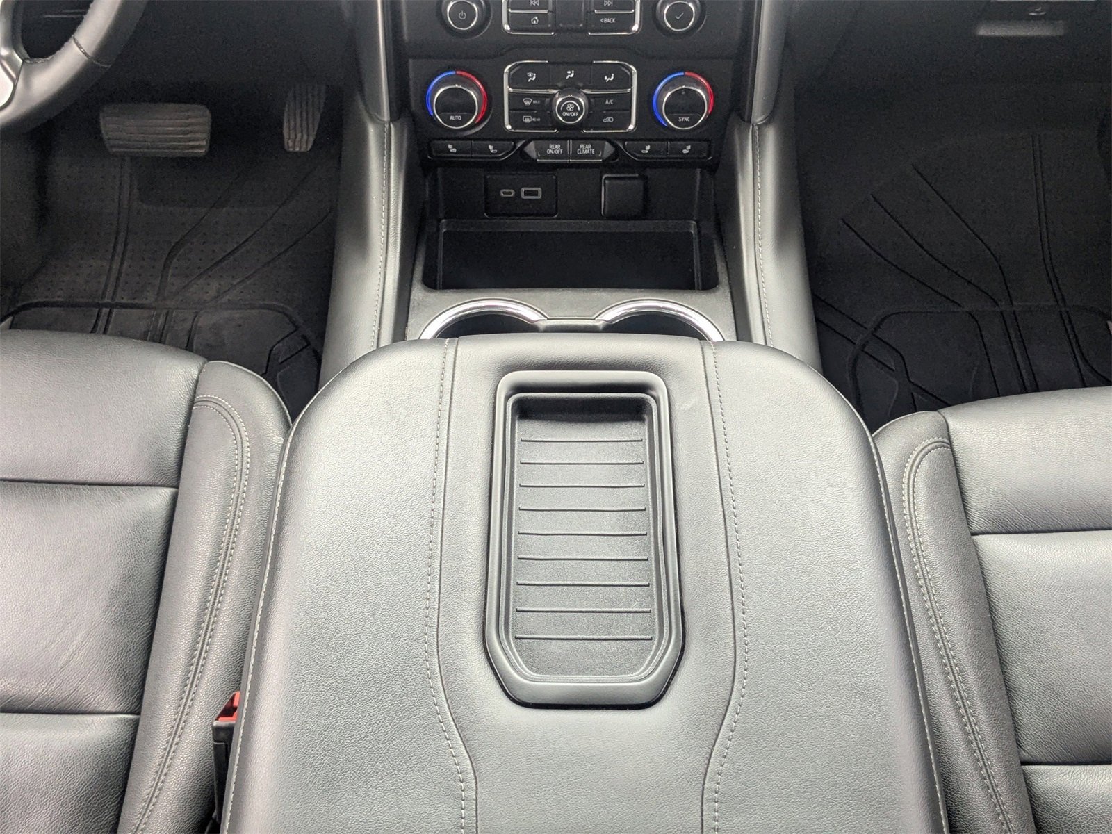 Used 2023 Chevrolet Tahoe Z71 w/ Luxury Package image 21