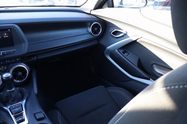 Used 2020 Chevrolet Camaro LT image 32