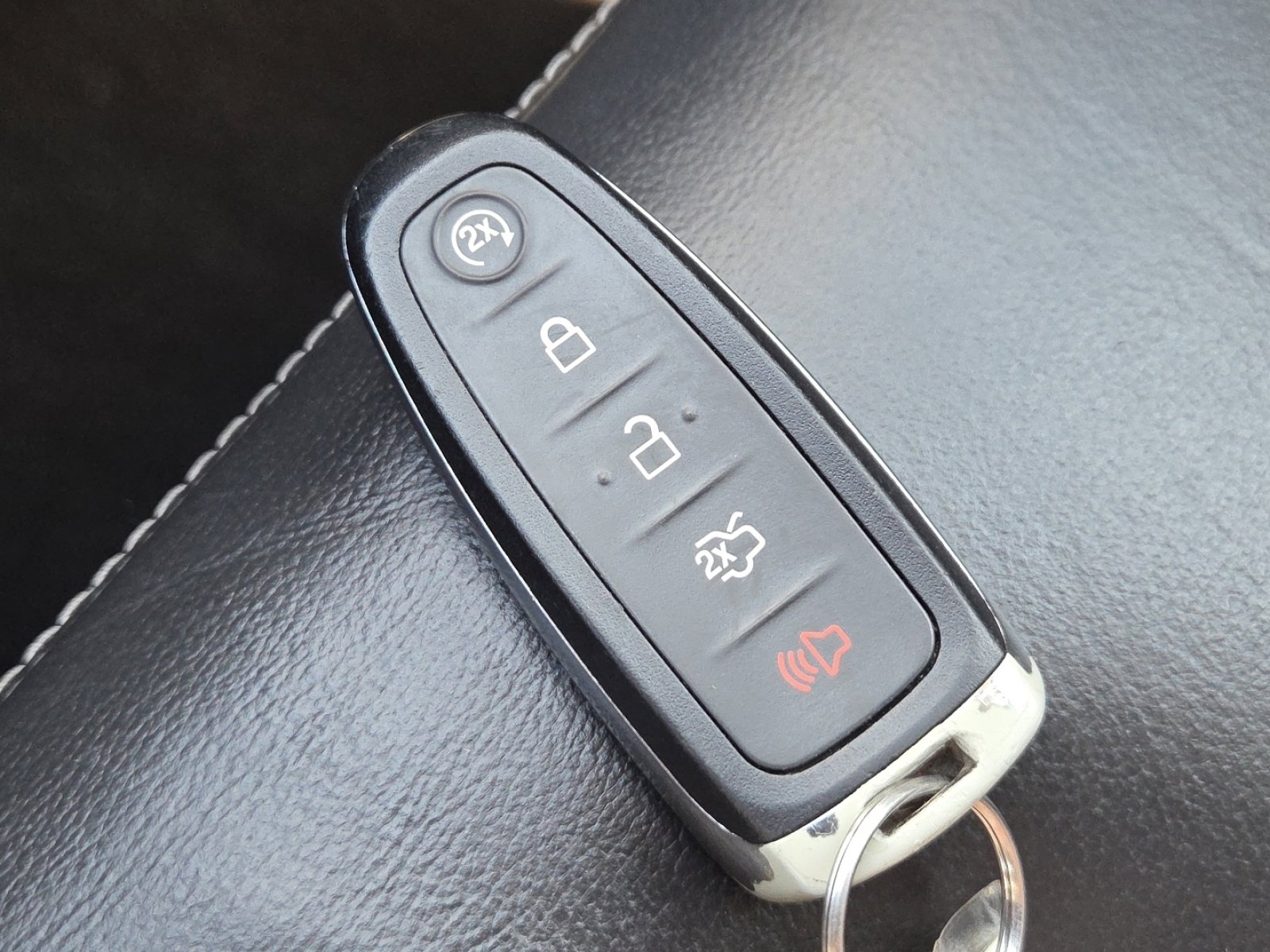 Used 2018 Ford Escape Titanium w/ Ford Safe & Smart Package image 34