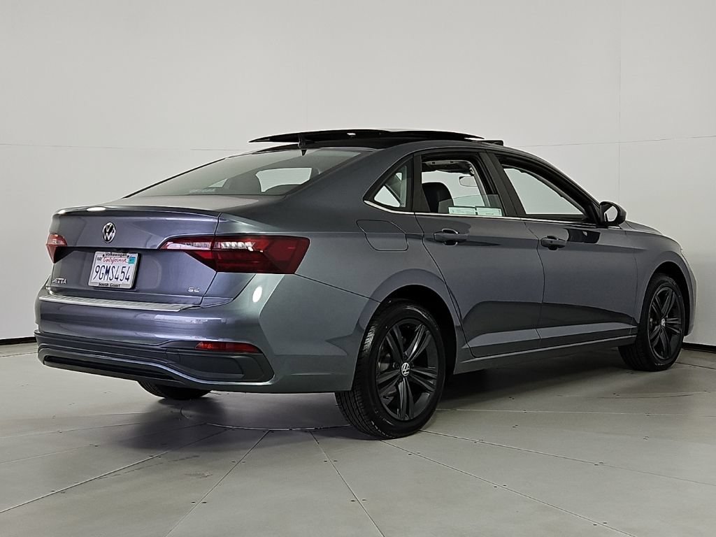 Used 2023 Volkswagen Jetta SE w/ Panoramic Sunroof Package FWD image 7