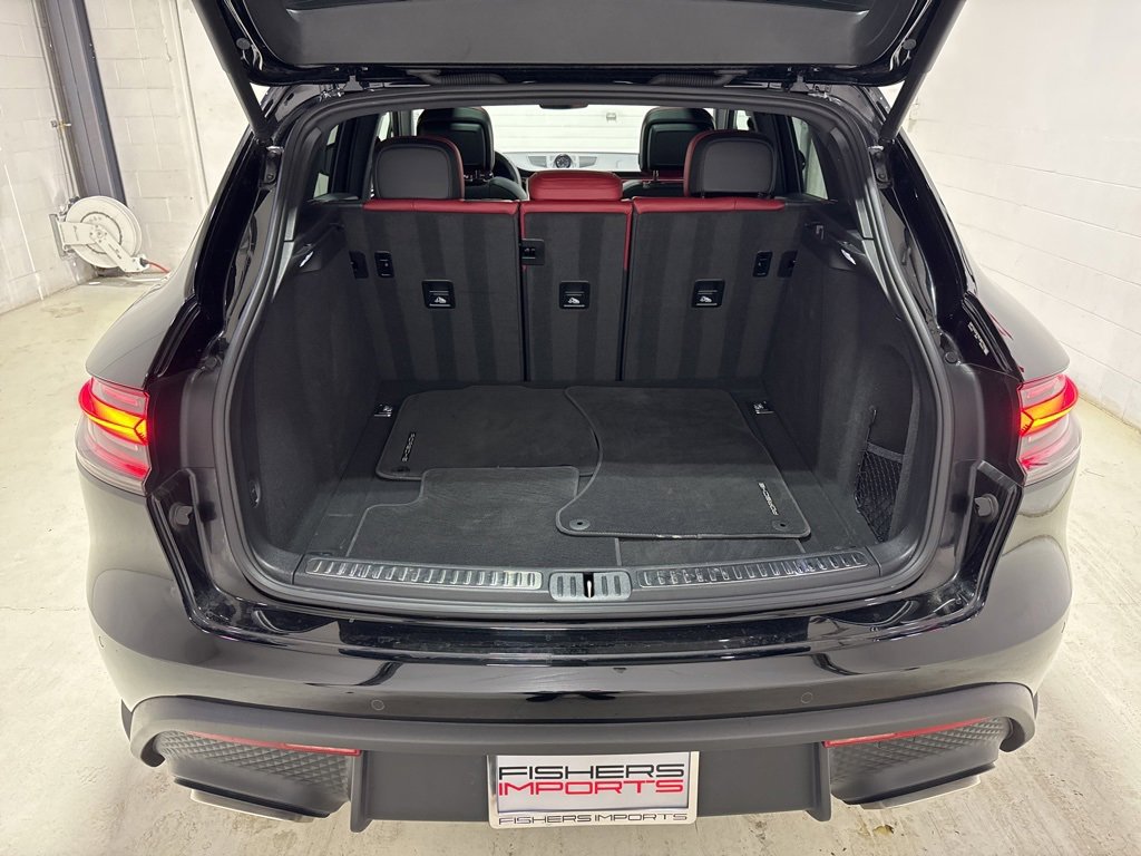 Used 2025 Porsche Macan Turbo image 33