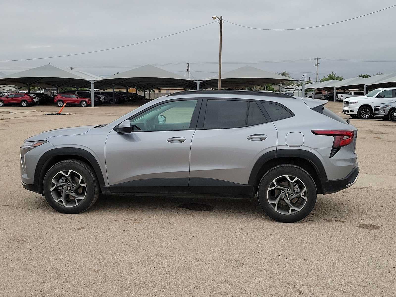 Used 2025 Chevrolet Trax LT FWD image 5