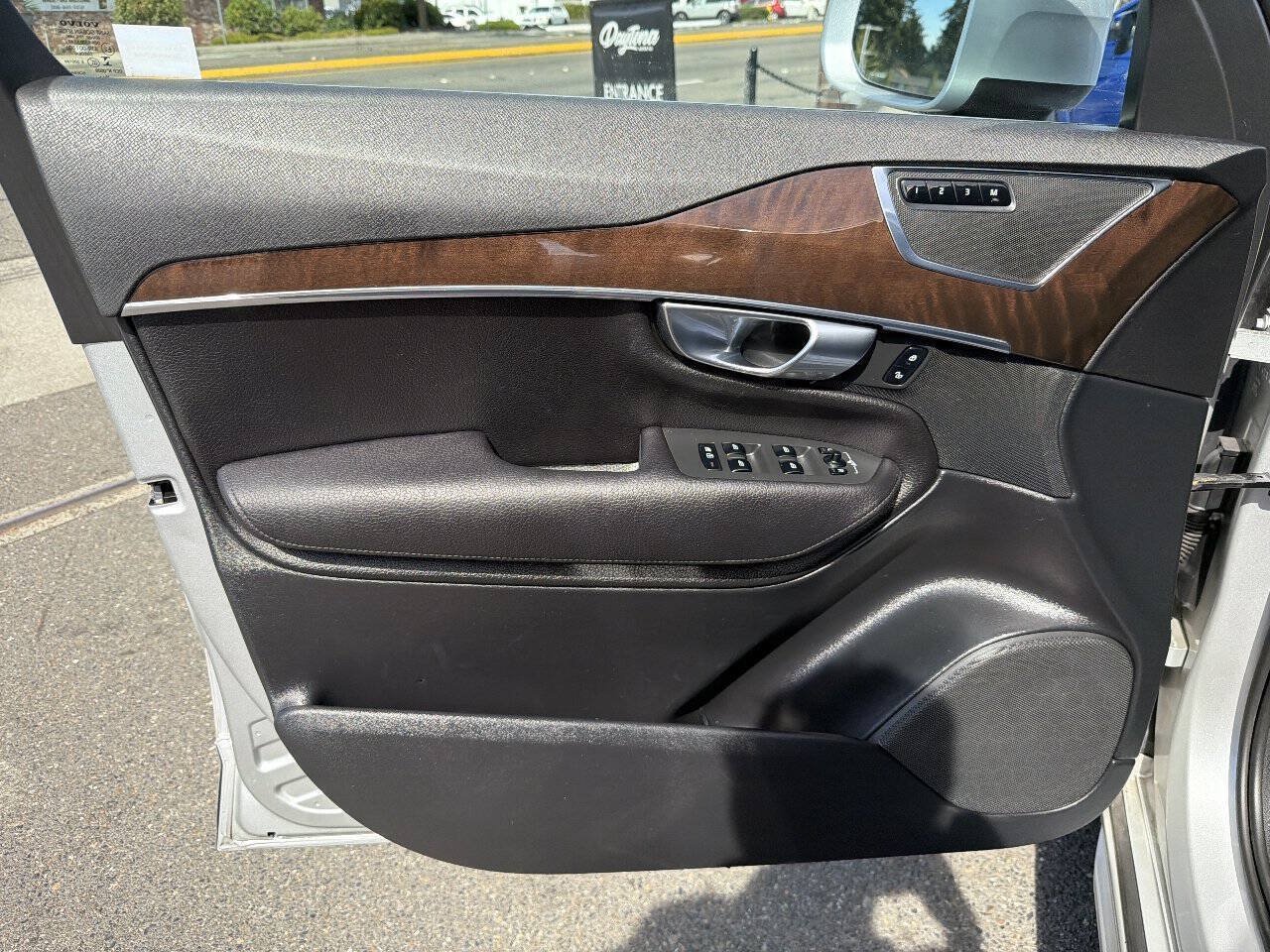 Used 2017 Volvo XC90 T6 Momentum w/ Vision Package AWD/4WD image 41