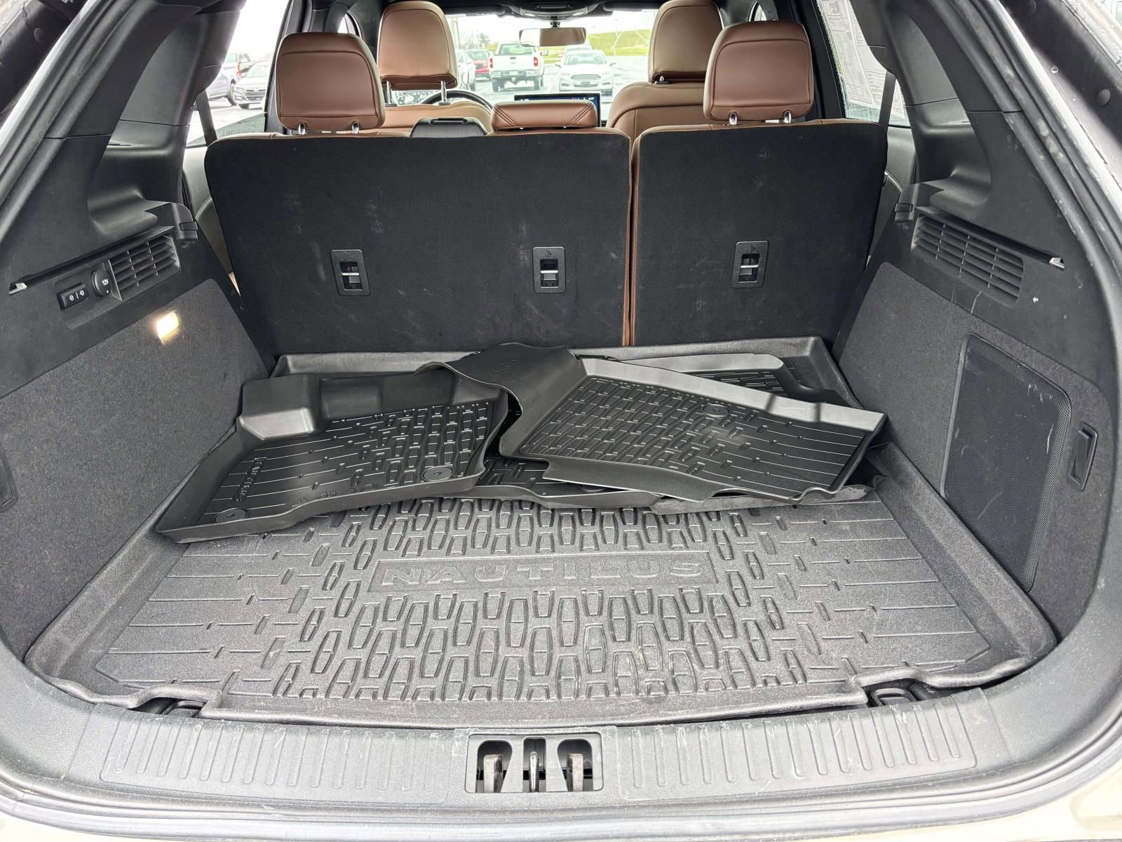 Used 2021 Lincoln Nautilus Reserve image 11