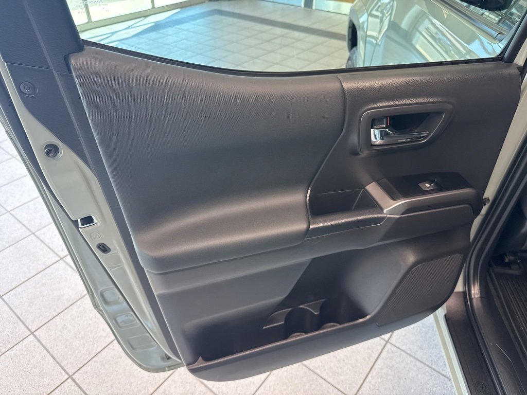 Used 2023 Toyota Tacoma TRD Sport image 14