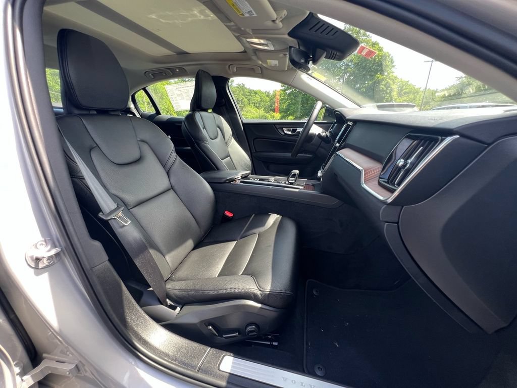 Certified 2025 Volvo S60 B5 Plus AWD/4WD image 27
