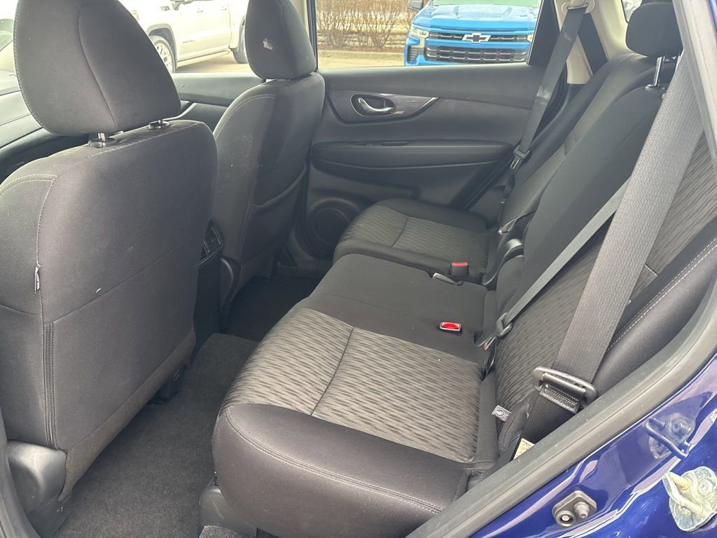 Used 2020 Nissan Rogue SV image 11