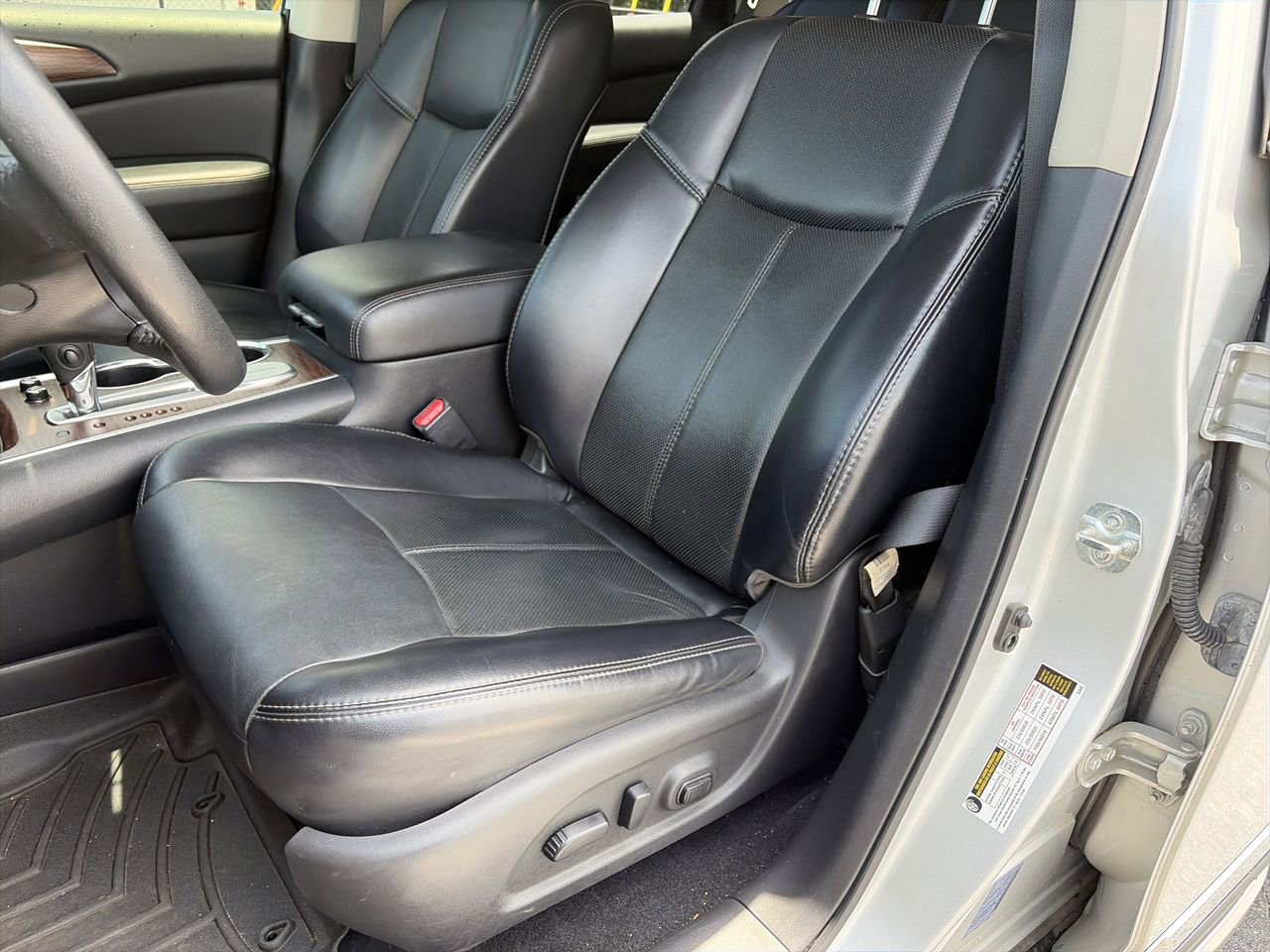 Used 2019 Nissan Pathfinder Platinum w/ Cargo Package FWD image 18