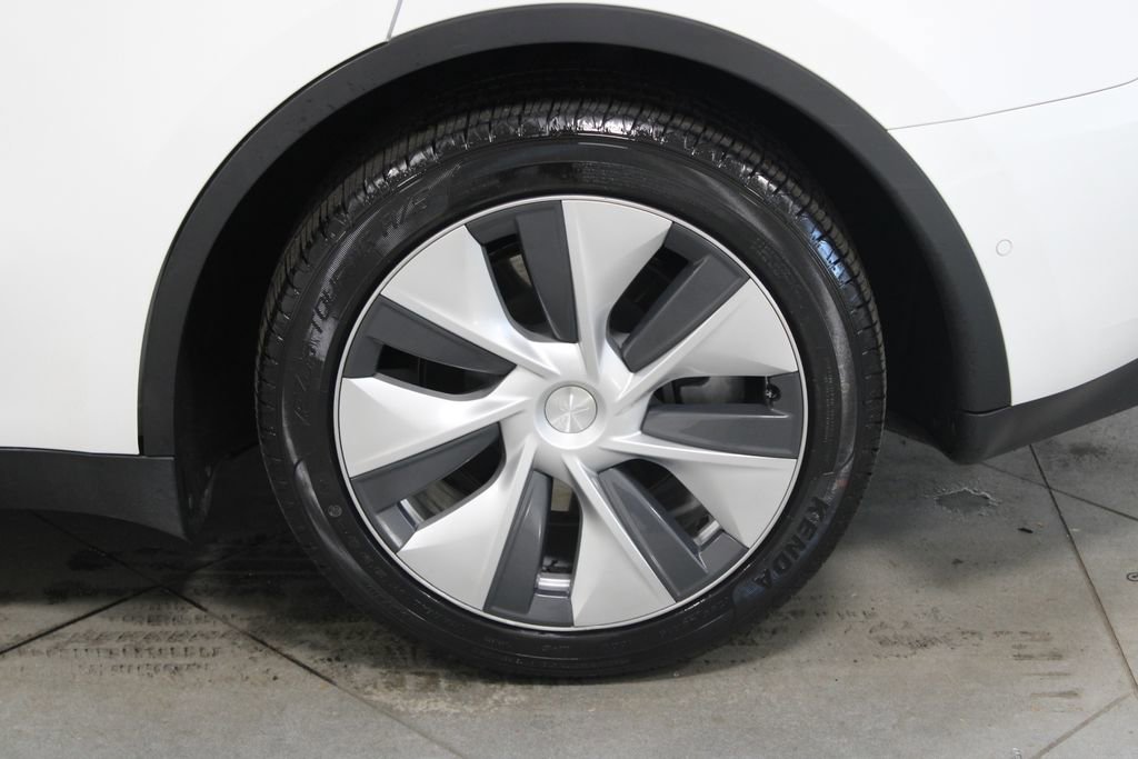 Used 2021 Tesla Model Y Long Range image 17