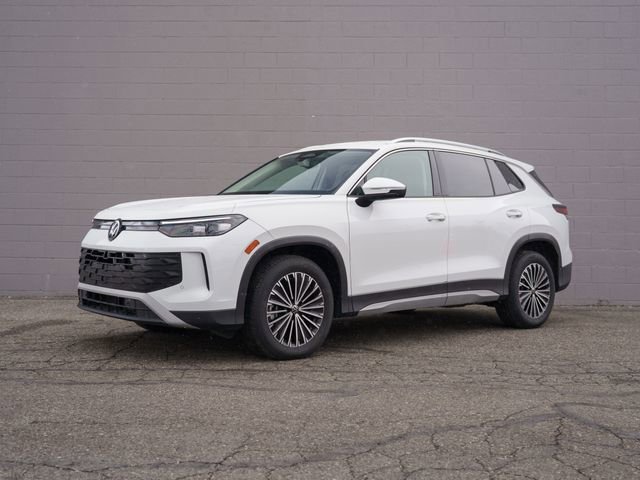 Used 2025 Volkswagen Tiguan S w/ 18" Wheel Package image 1