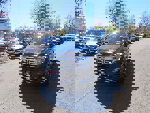 Used 2019 Honda Pilot Touring image 1