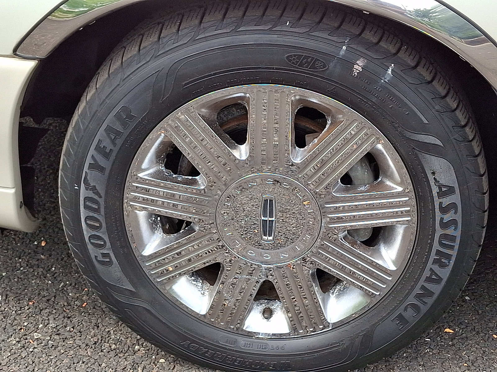 Used 2004 Lincoln Town Car Ultimate RWD image 30