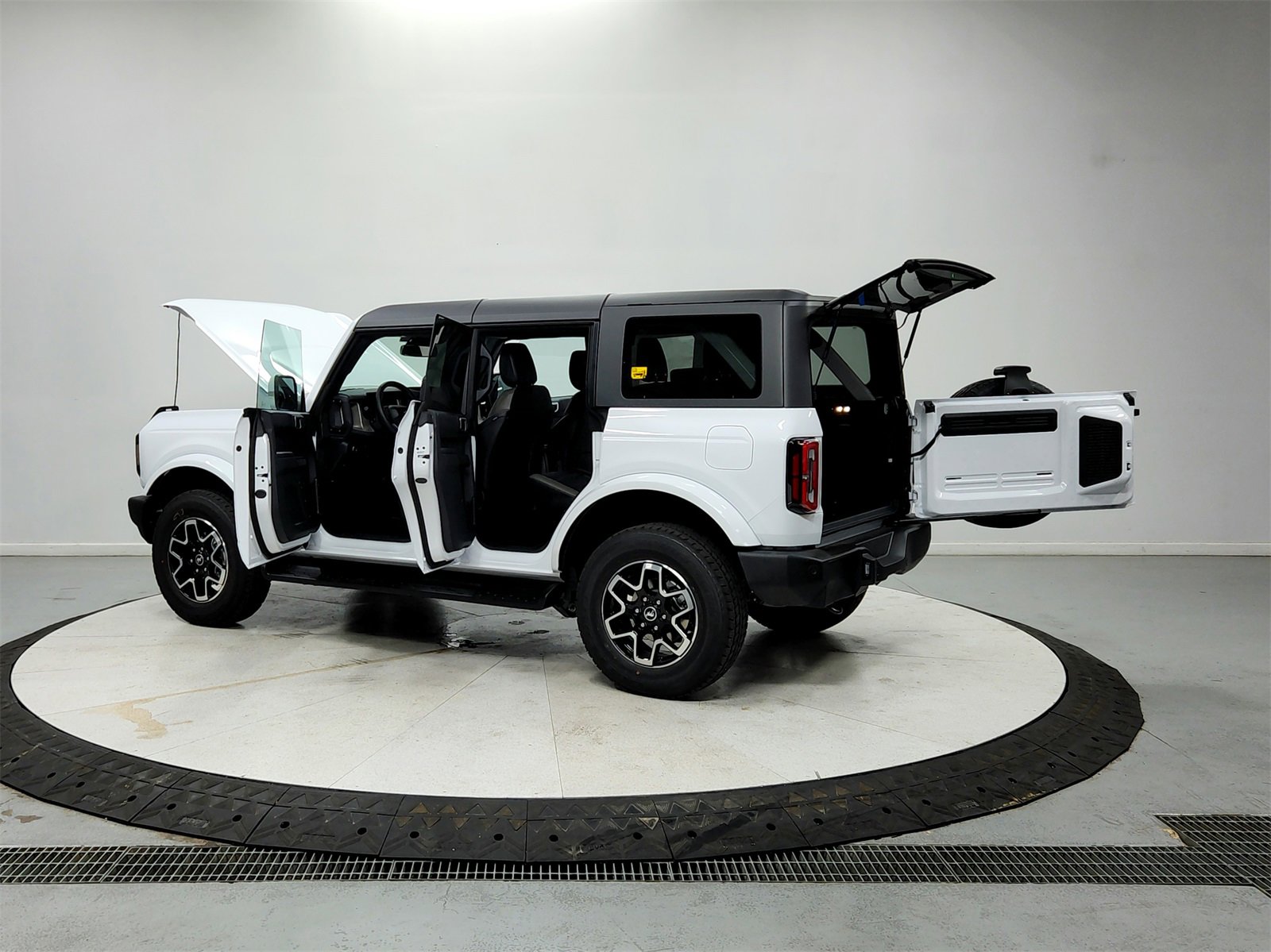 New 2025 Ford Bronco Outer Banks image 13