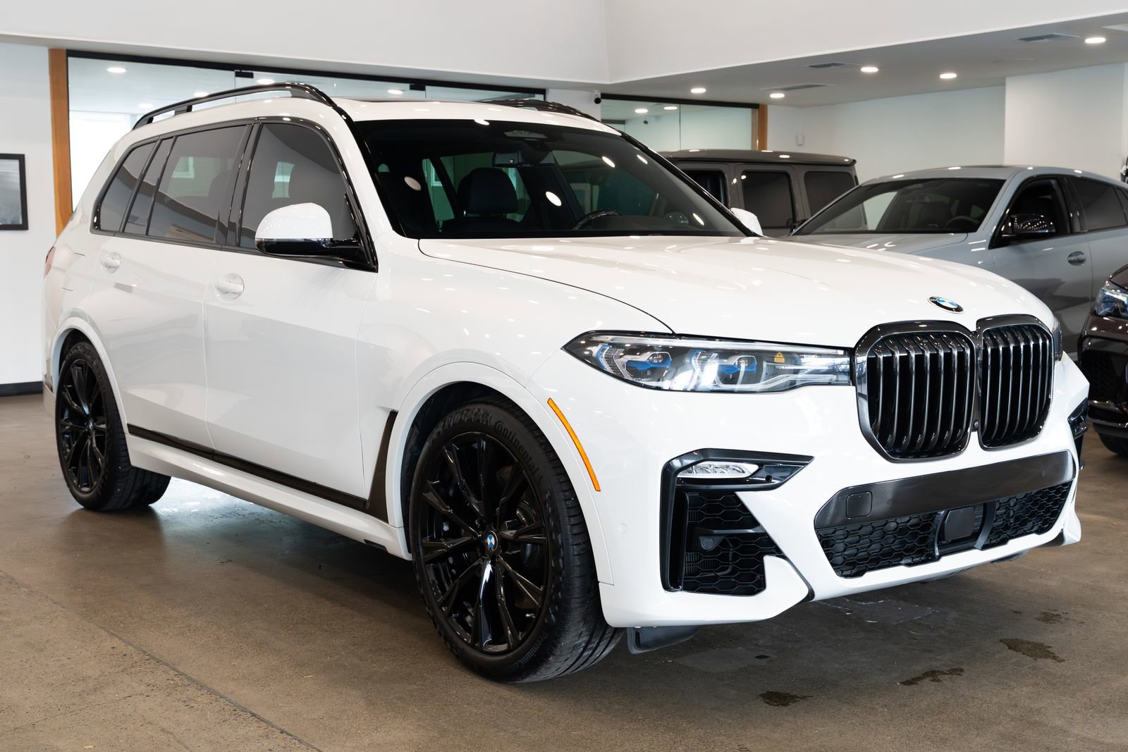 Used 2022 BMW X7 M50i image 3