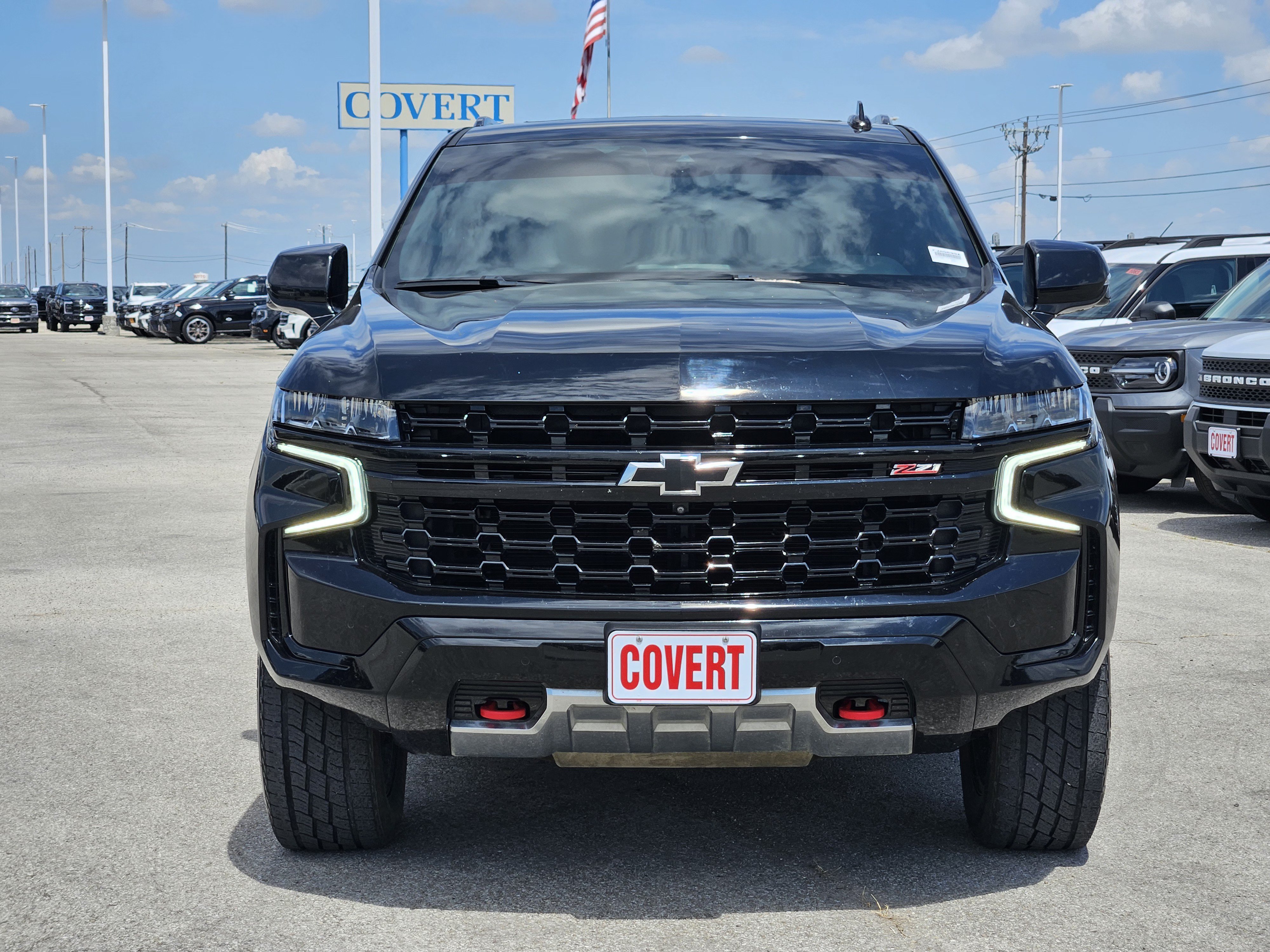 Used 2023 Chevrolet Tahoe Z71 w/ Luxury Package AWD/4WD image 2