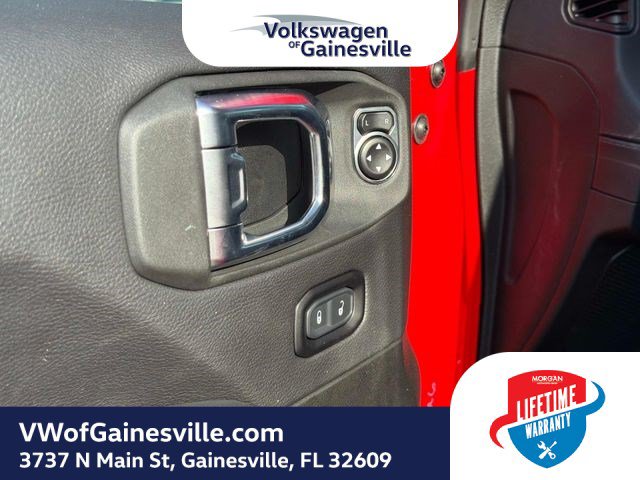 Used 2025 Jeep Wrangler Unlimited Sahara AWD/4WD image 16