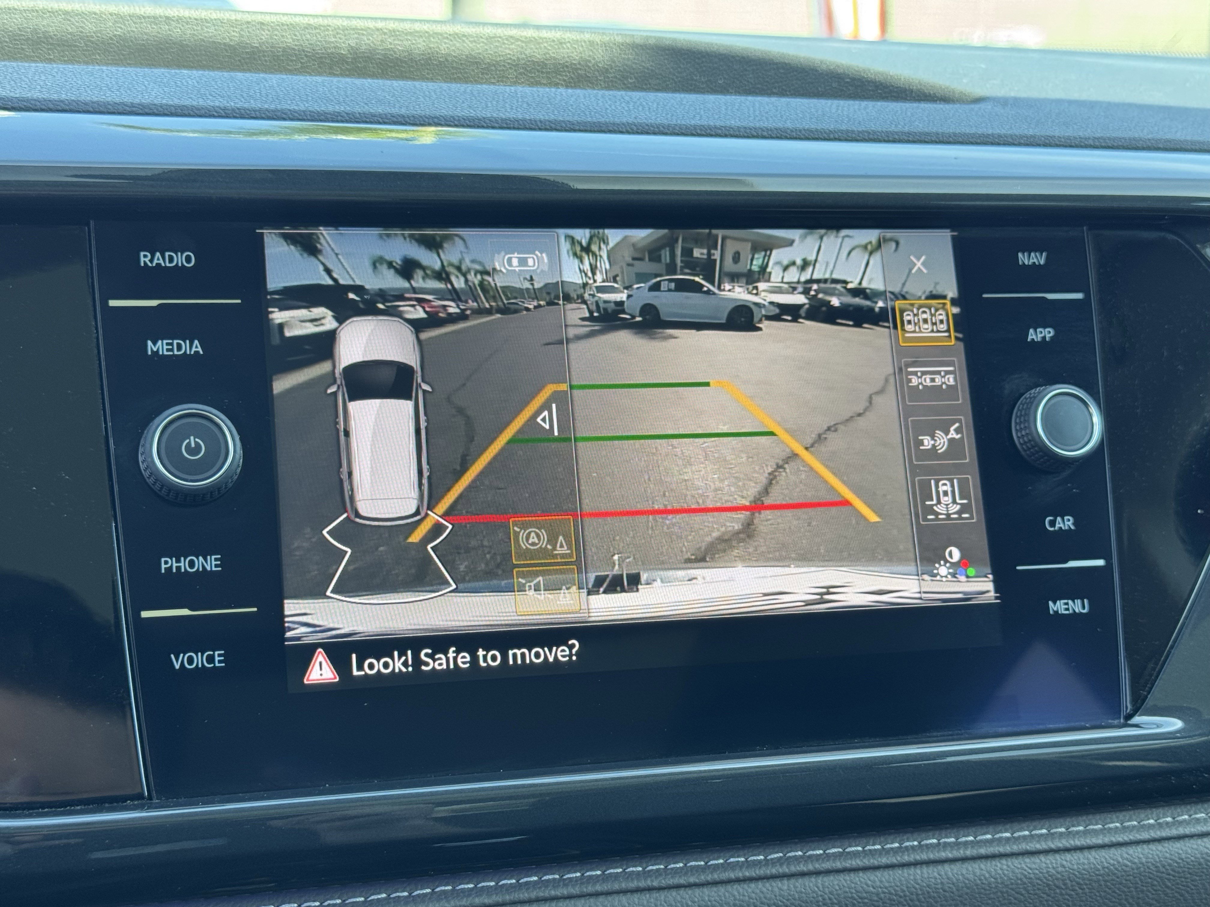 Used 2022 Volkswagen Taos SEL w/ Panoramic Sunroof Package image 26