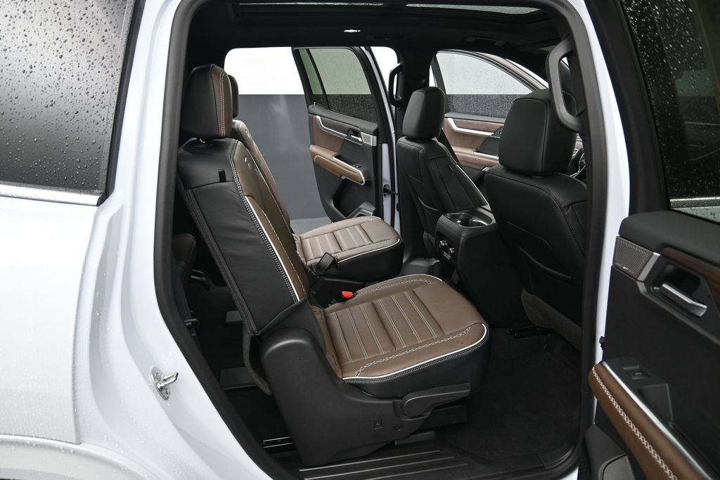 Used 2026 GMC Acadia Denali Ultimate w/ LPO, Floor Liner Package AWD/4WD image 35
