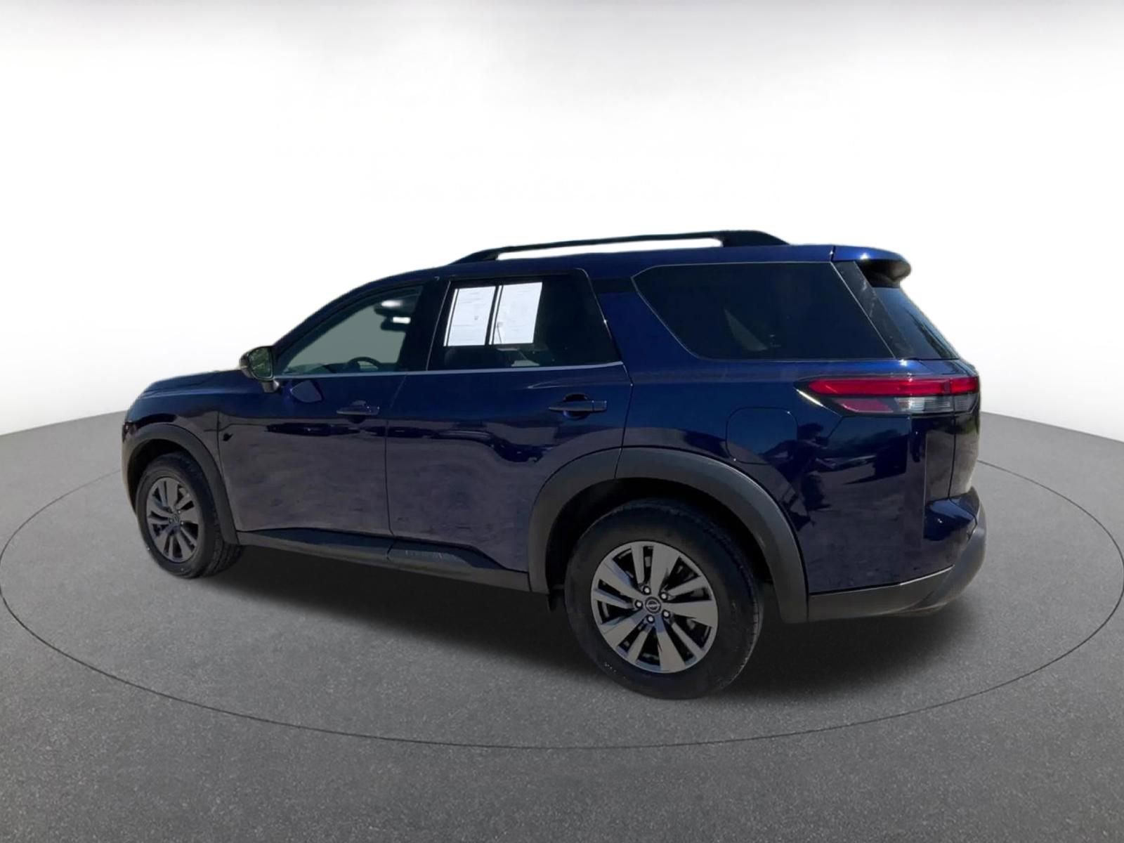 Used 2025 Nissan Pathfinder SV AWD/4WD image 10