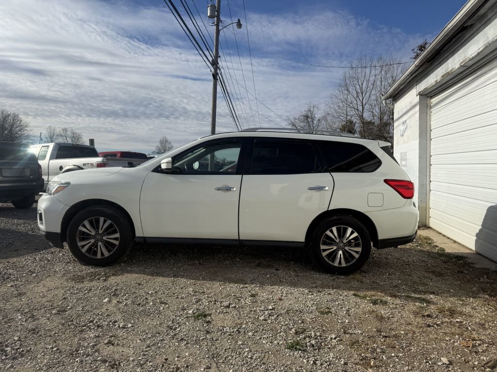 Used 2019 Nissan Pathfinder SV image 3