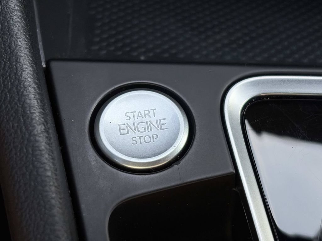 Used 2019 Volkswagen Jetta R-Line FWD image 34