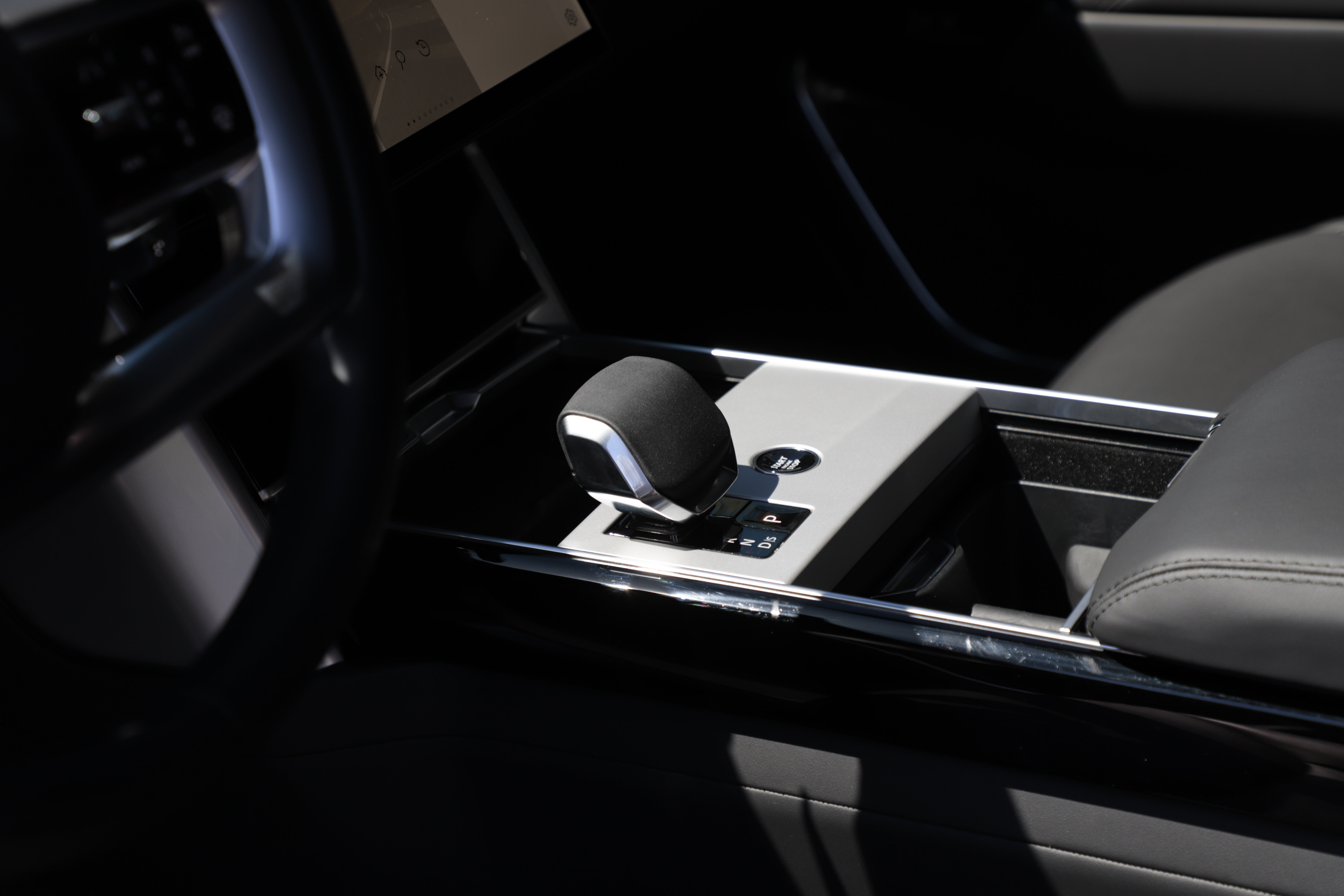 Certified 2025 Land Rover Range Rover SE AWD/4WD image 18