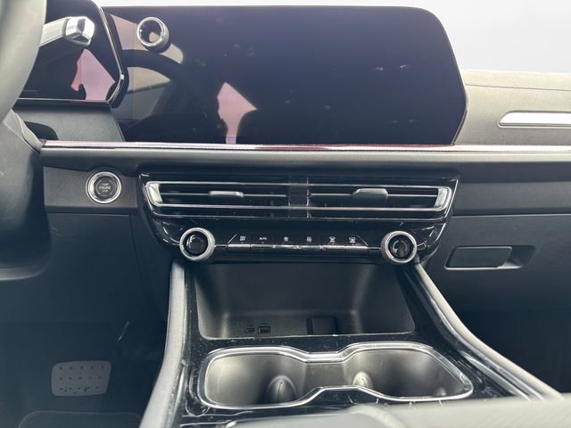 New 2026 Chevrolet Traverse Z71 w/ Enhanced Driving Package image 11